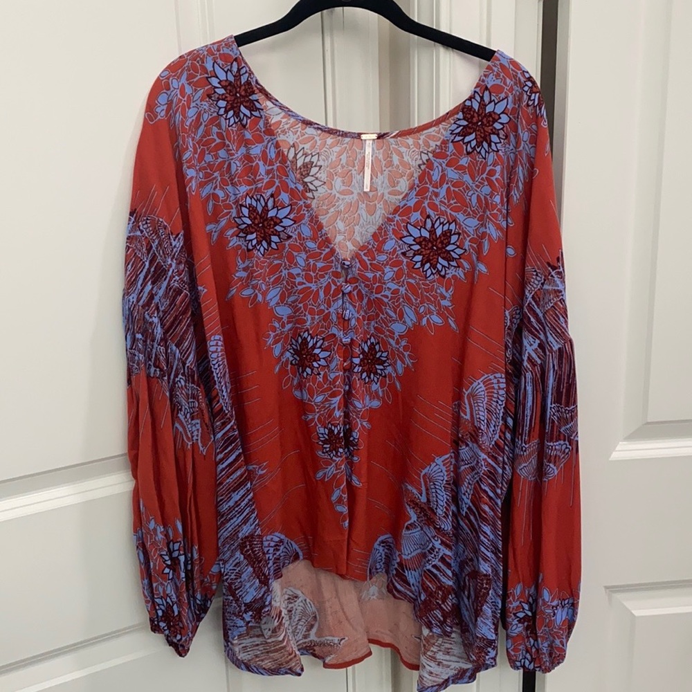 FREE PEOPLE Flowy Floral Boho Top red and blue, relaxed fit